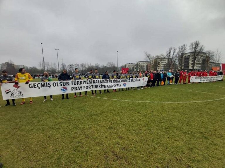 Depremzedeler için Lahey’de dostluk maçı yapıldı