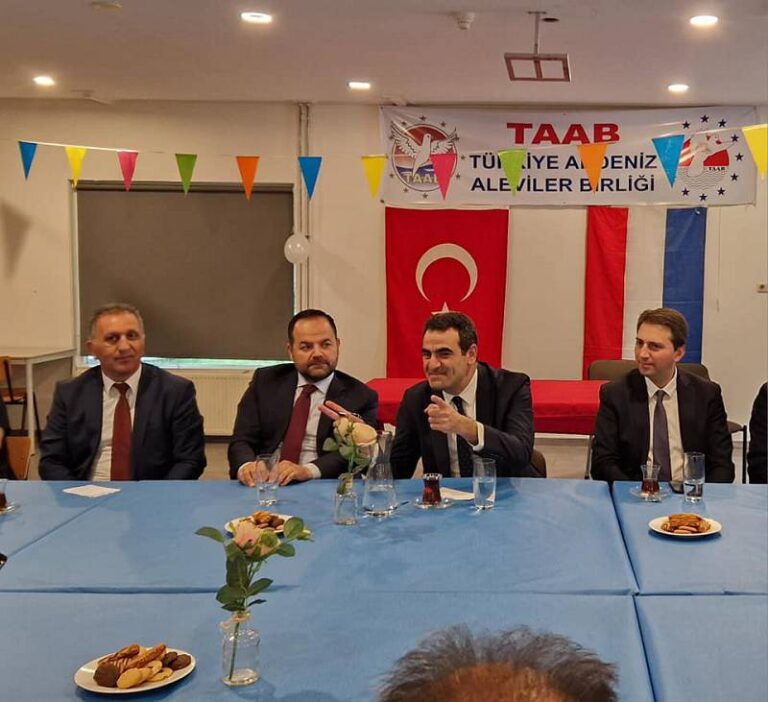 Lahey Büyükelçisi Selçuk Ünal, Hengelo Türk Toplumu temsilcileriyle bir araya geldi