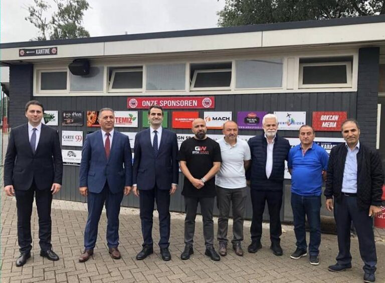 Büyükelçi Selçuk Ünal, Hengelo Barbarosspor ve Avni Salon Futbol Spor Kulübü’nü ziyaret etti