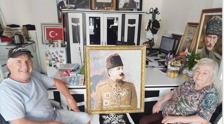Vizeli öğretmenden Hollanda Atatürk Evi’ne anlamlı hediye