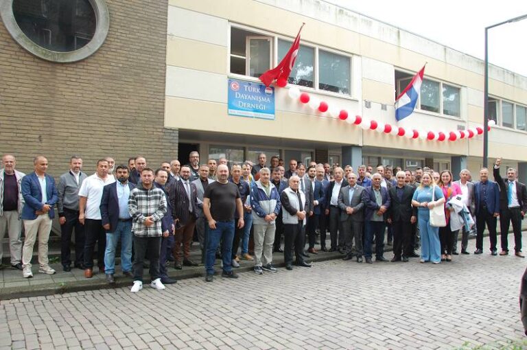 Hollanda Türk Federasyon Vlaardingen teşkilat binasının resmi açılışı yapıldı