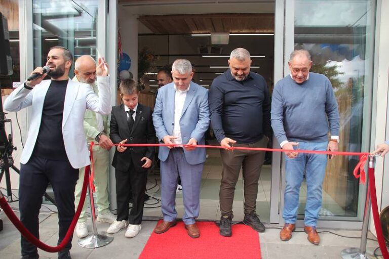 Şahan Süpermarket Vlaardingen mağazasını açtı