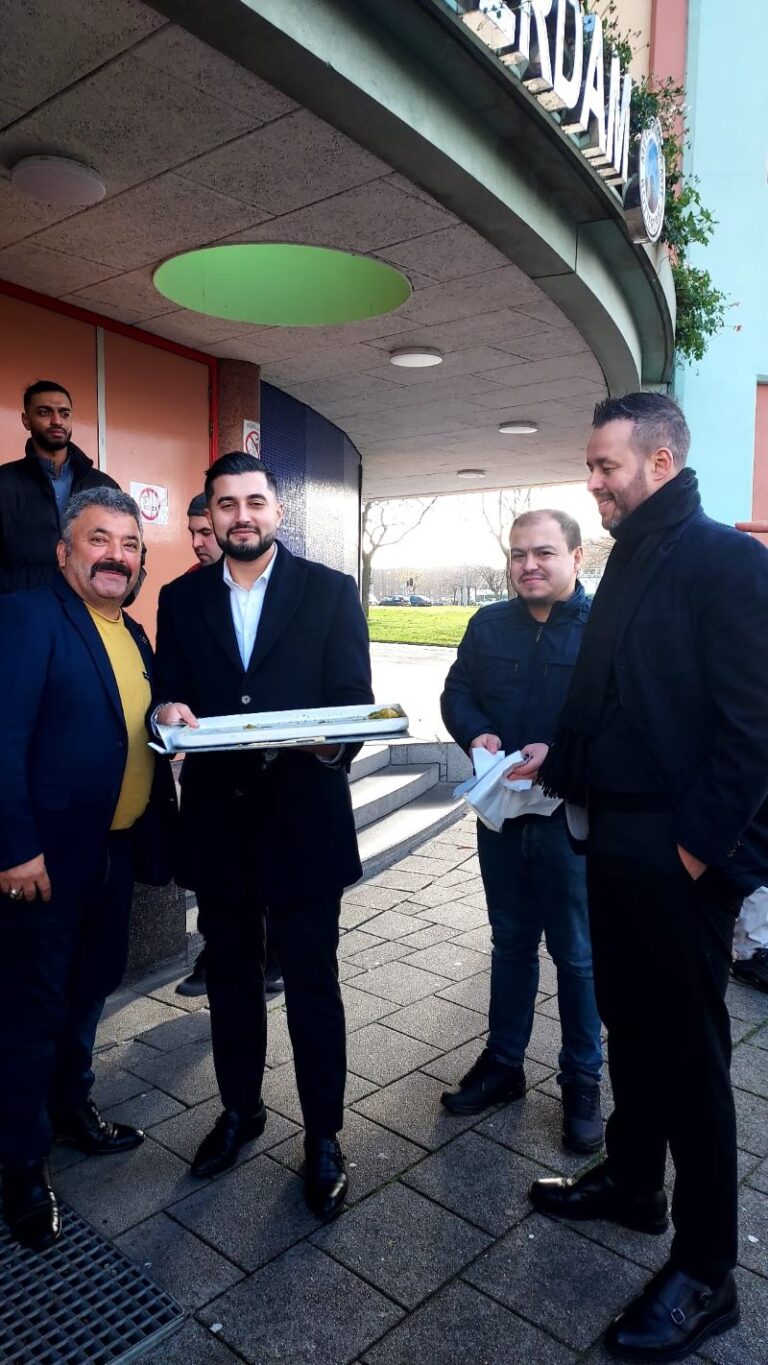 DENK Partisi’nden seçmenlerine baklavalı teşekkür